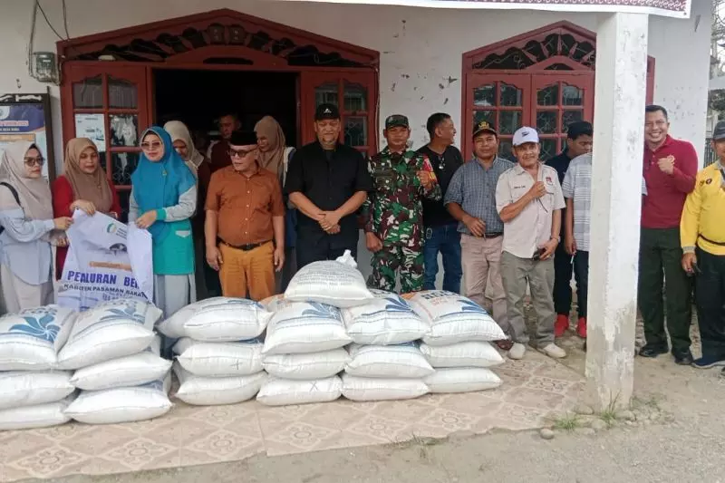 Pemkab Pasaman Barat salurkan bantuan 7,84 ton beras ke korban banjir Pemkab Pasaman Barat salurkan bantuan 7,84 ton beras ke korban banjir