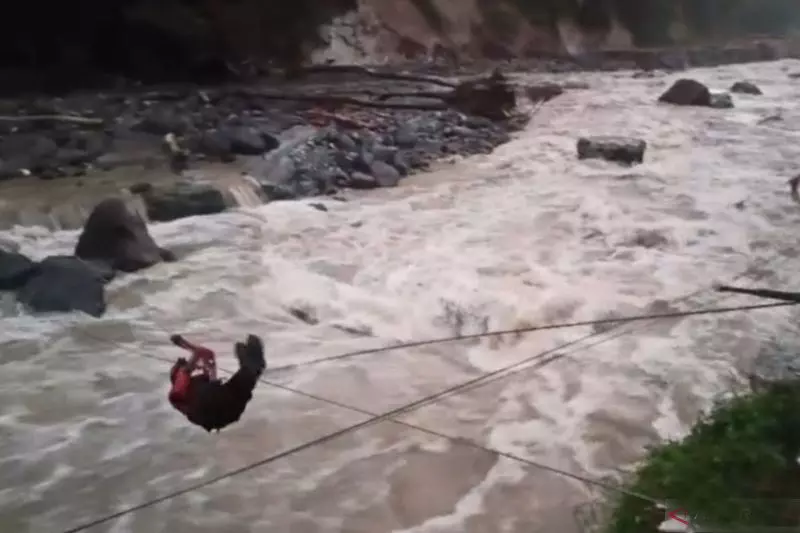 Ratusan personel Basarnas perbantuan mulai berlabuh di Acehdan Sumut