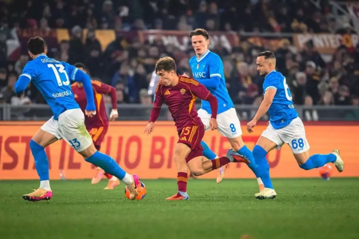 Roma takluk dari Napoli dan gagal naik ke puncak klasemen