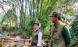 Menteri Kehutanan ikut bantu evakuasi korban banjir bandang di Agam Menteri Kehutanan ikut bantu evakuasi korban banjir bandang di Agam