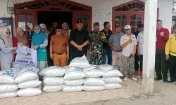 Pemkab Pasaman Barat salurkan bantuan 7,84 ton beras ke korban banjir