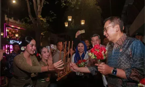 Menbud serahkan alat musik dan perkuat Seni Jalanan Malioboro