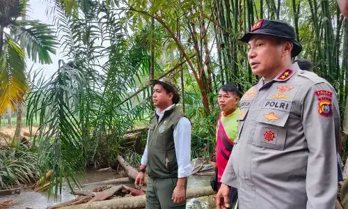 Polda Riau kerahkan 390 personel bantu evakuasi korban banjir di Agam Polda Riau kerahkan 390 personel bantu evakuasi korban banjir di Agam