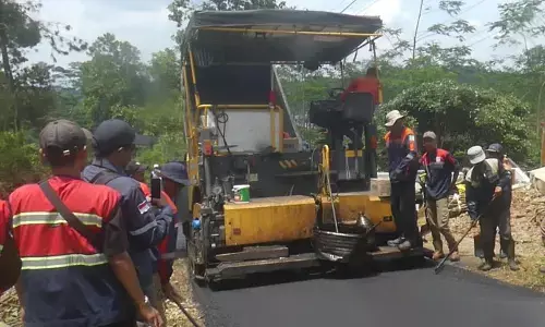 Pemkab Temanggung kerjakan perbaikan Jalan Rowoseneng–Tlogopucang Pemkab Temanggung kerjakan perbaikan Jalan Rowoseneng–Tlogopucang