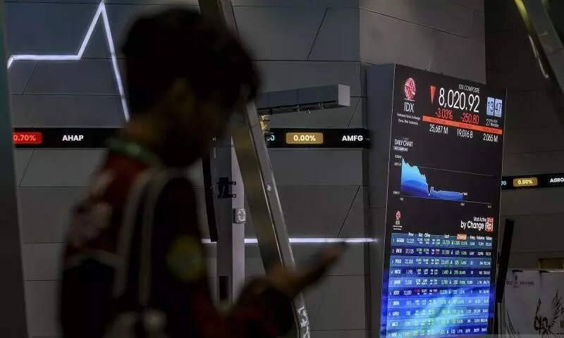 IHSG Senin dibuka menguat 32,83 poin