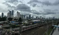 Sebagian wilayah Jakarta diprakirakan akan hujan Selasa