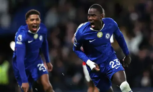 Arsenal ditahan Chelsea meski unggul jumlah pemain