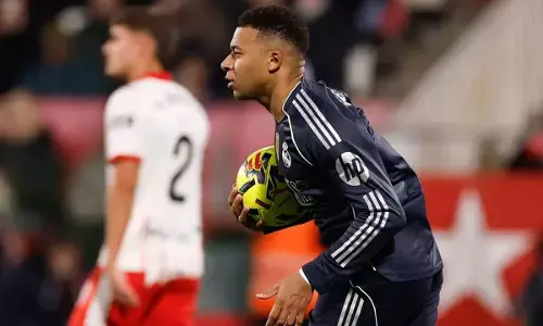 Real Madrid terselamatkan lewat penalti Kylian Mbappé Real Madrid terselamatkan lewat penalti Kylian Mbappé