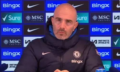 Chelsea protes keputusan wasit saat hadapi Arsenal Chelsea protes keputusan wasit saat hadapi Arsenal