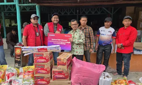 Telkomsel salurkan bantuan sosial dan percepatan pemulihan jaringan di Sumatera