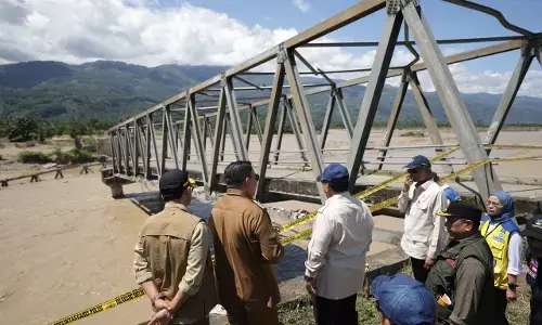 Rumah dan jembatan rusak dampak banjir di Padang Pariaman segera diperbaiki