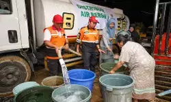 BAZNAS distribusikan air bersih bagi warga terdampak banjir di Kota Padang BAZNAS distribusikan air bersih bagi warga terdampak banjir di Kota Padang