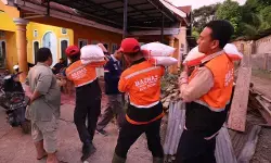 BAZNAS salurkan bahan makanan bagi korban terdampak banjir di Kota Padang BAZNAS salurkan bahan makanan bagi korban terdampak banjir di Kota Padang