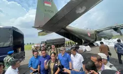 Utusan khusus Presiden RI antar bantuan ke Sumut dan Aceh dengan Hercules