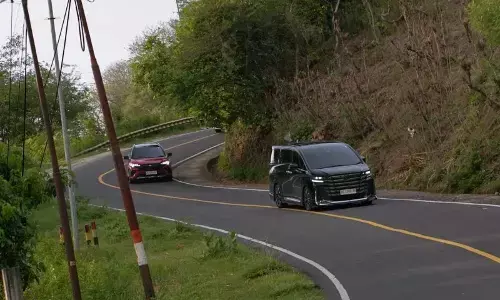 Sensasi mengendarai mobil ramah lingkungan Toyota di Pulau Lombok