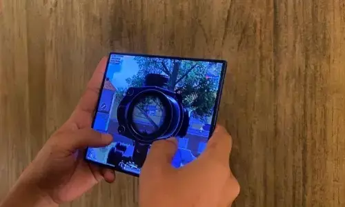 Bermain gim lebih mudah dengan memanfaatkan fitur cerdas Galaxy Fold7