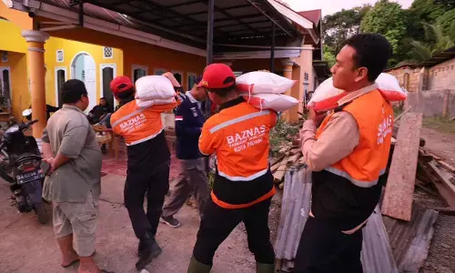 BAZNAS salurkan bahan makanan bagi korban terdampak banjir di Kota Padang BAZNAS salurkan bahan makanan bagi korban terdampak banjir di Kota Padang