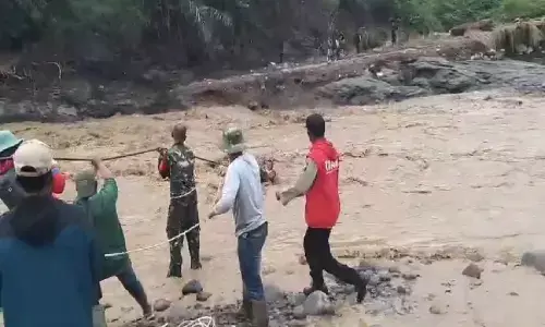 Prajurit TNI tembus daerah terisolasi bawa bantuan korban bencana Aceh