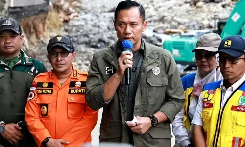 Menko Infrastruktur tinjau putusnya jalan nasional Lembah Anai