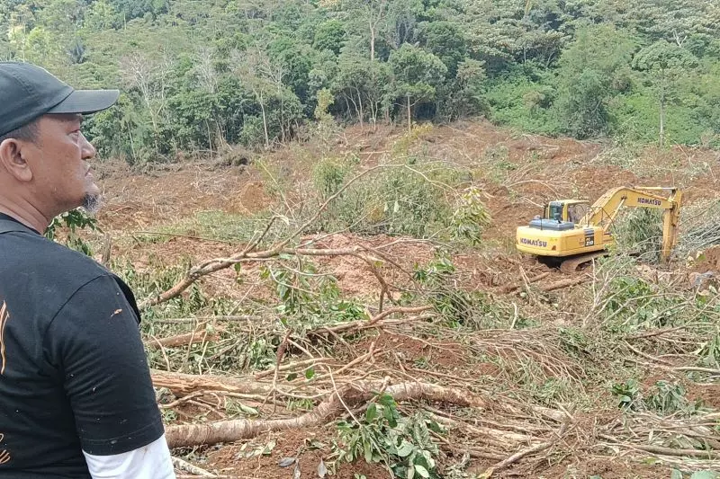 Satu unit ekskavator mulai cari korban longsor di Tinggam Talamau