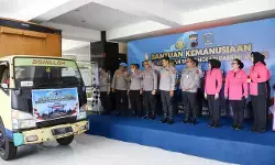 Polda Jateng kirim 5 truk bantuan logistik, tenaga medis dan uang tunai Rp2,2 M
