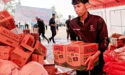 Tembus Aceh Tamiang, Kemensos kirim logistik dengan kapal dan helikopter