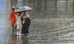 BMKG prakirakan sebagian besar kota di Indonesia hujan ringan Rabu