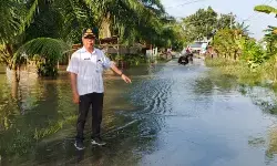Banjir di wilayah Secanggang mulai surut, akses jalan sudah bisa dilalui Banjir di wilayah Secanggang mulai surut, akses jalan sudah bisa dilalui