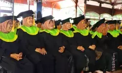120 lansia di Kudus ikuti Wisuda Sekolah Lansia