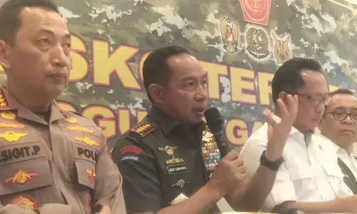 Ini penjelasan Panglima TNI soal tercecernya beras bantuan korban banjir Ini penjelasan Panglima TNI soal tercecernya beras bantuan korban banjir