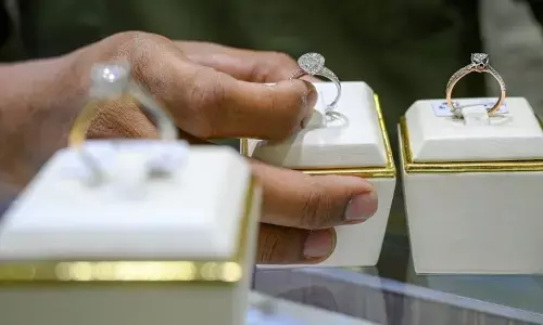 Emas UBS-Galeri24 di Pegadaian hari ini lanjutkan tren penurunan harga Emas UBS-Galeri24 di Pegadaian hari ini lanjutkan tren penurunan harga