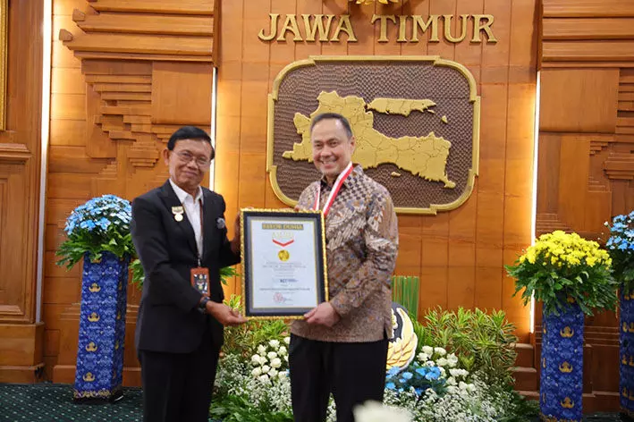 Pendiri ESQ Corp, Ary Ginanjar Agustian, raih penghargaan MURI