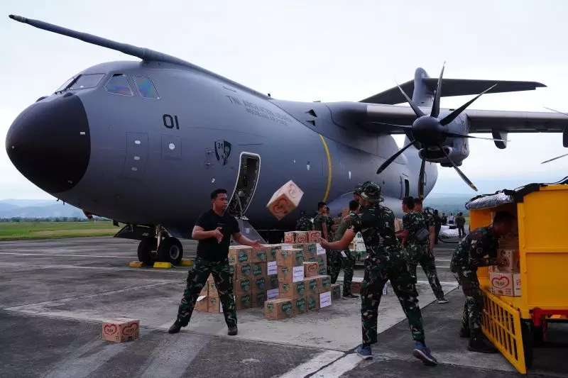 Pesawat Airbus A-400 TNI AU angkut 24 ton bantuan ke Aceh Pesawat Airbus A-400 TNI AU angkut 24 ton bantuan ke Aceh