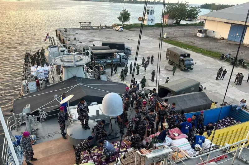 TNI AL kerahkan KRI SSA-378 antar logistik ke Lhokseumawe
