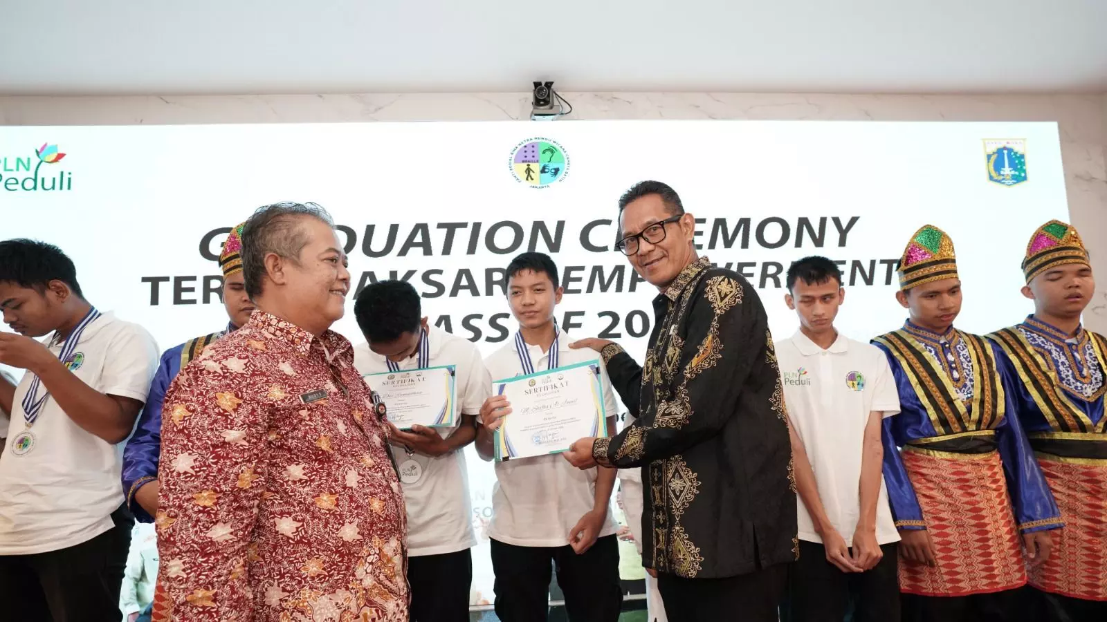 HDI 2025, PLN UID Jakarta luluskan 50 peserta Program Terang Aksara Empowerment HDI 2025, PLN UID Jakarta luluskan 50 peserta Program Terang Aksara Empowerment