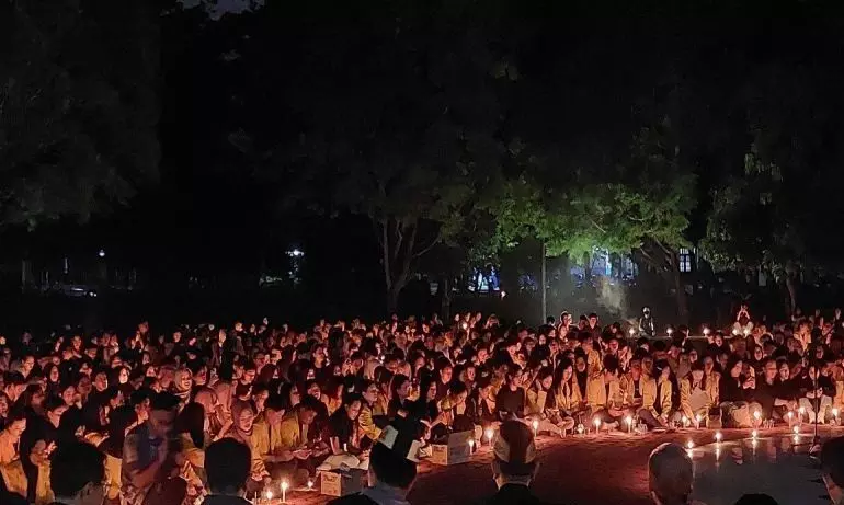 Ratusan mahasiswa Palangka Raya gelar aksi 1.000 lilin peduli Sumatera