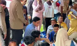 Tinjau lokasi banjir di Agam Sumbar, Wapres pastikan layanan pengungsi berjalan baik Tinjau lokasi banjir di Agam Sumbar, Wapres pastikan layanan pengungsi berjalan baik