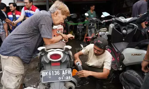 Cara selamatkan motor yang habis terendam banjir Cara selamatkan motor yang habis terendam banjir