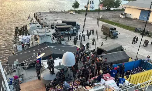 TNI AL kerahkan KRI SSA-378 antar logistik ke Lhokseumawe TNI AL kerahkan KRI SSA-378 antar logistik ke Lhokseumawe