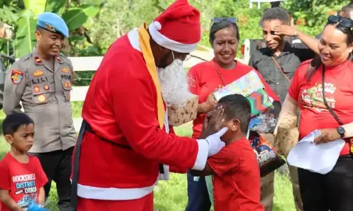 Polres Sarmi gelar patroli `Santa Ceria` beri rasa aman jelang Natal Polres Sarmi gelar patroli `Santa Ceria` beri rasa aman jelang Natal