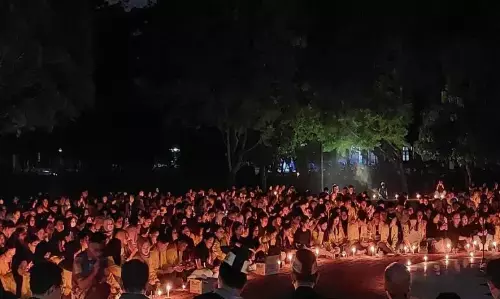 Ratusan mahasiswa Palangka Raya gelar aksi 1.000 lilin peduli Sumatera Ratusan mahasiswa Palangka Raya gelar aksi 1.000 lilin peduli Sumatera