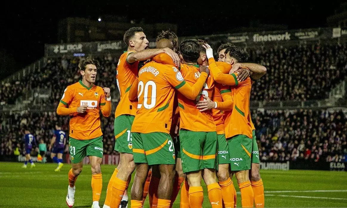 Valencia dan Sevilla melaju mulus ke 32 besar