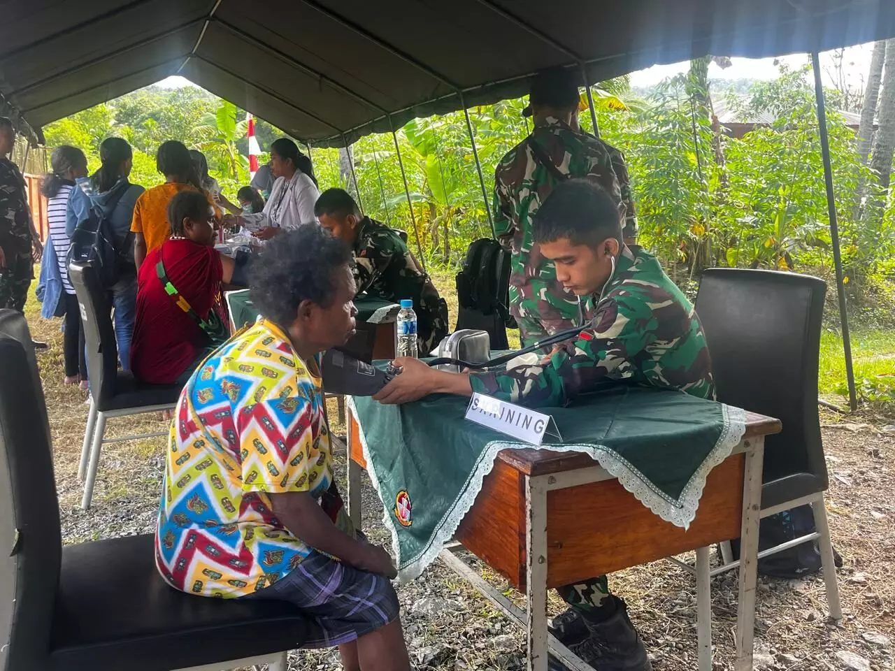 TNI AD Rindam XVII/Cenderawasih gelar pengobatan gratis bagi warga Toladan, Sentani