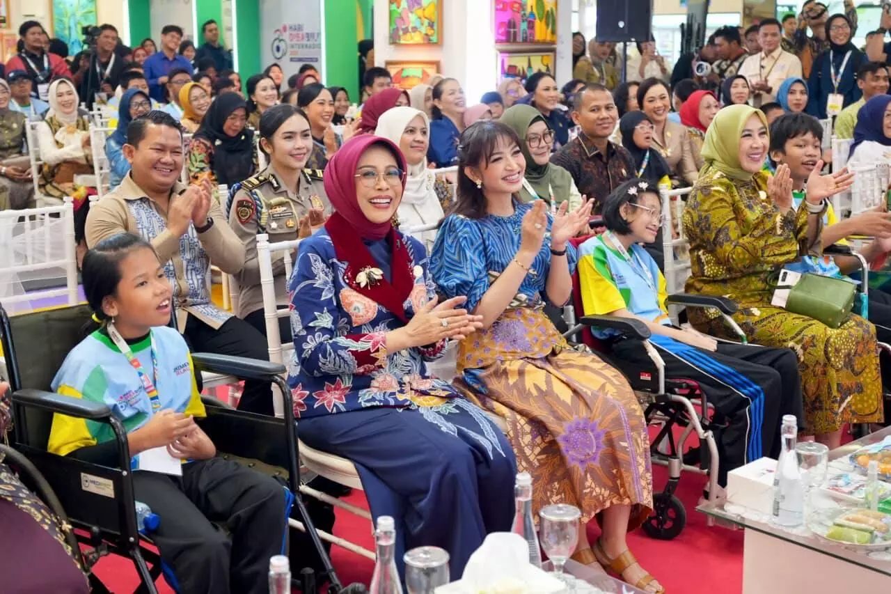 Selvi Gibran dan Fatma Saifullah di peringatan Hari Disabilitas Internasional 2025