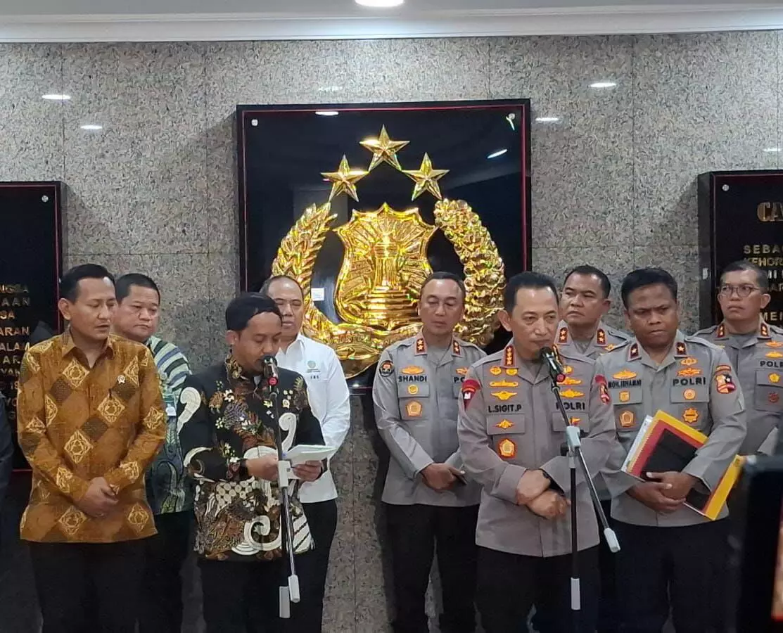 Menhut-Polri MoU bentuk Satgas Gabungan usut kayu terseret banjir di Sumatera