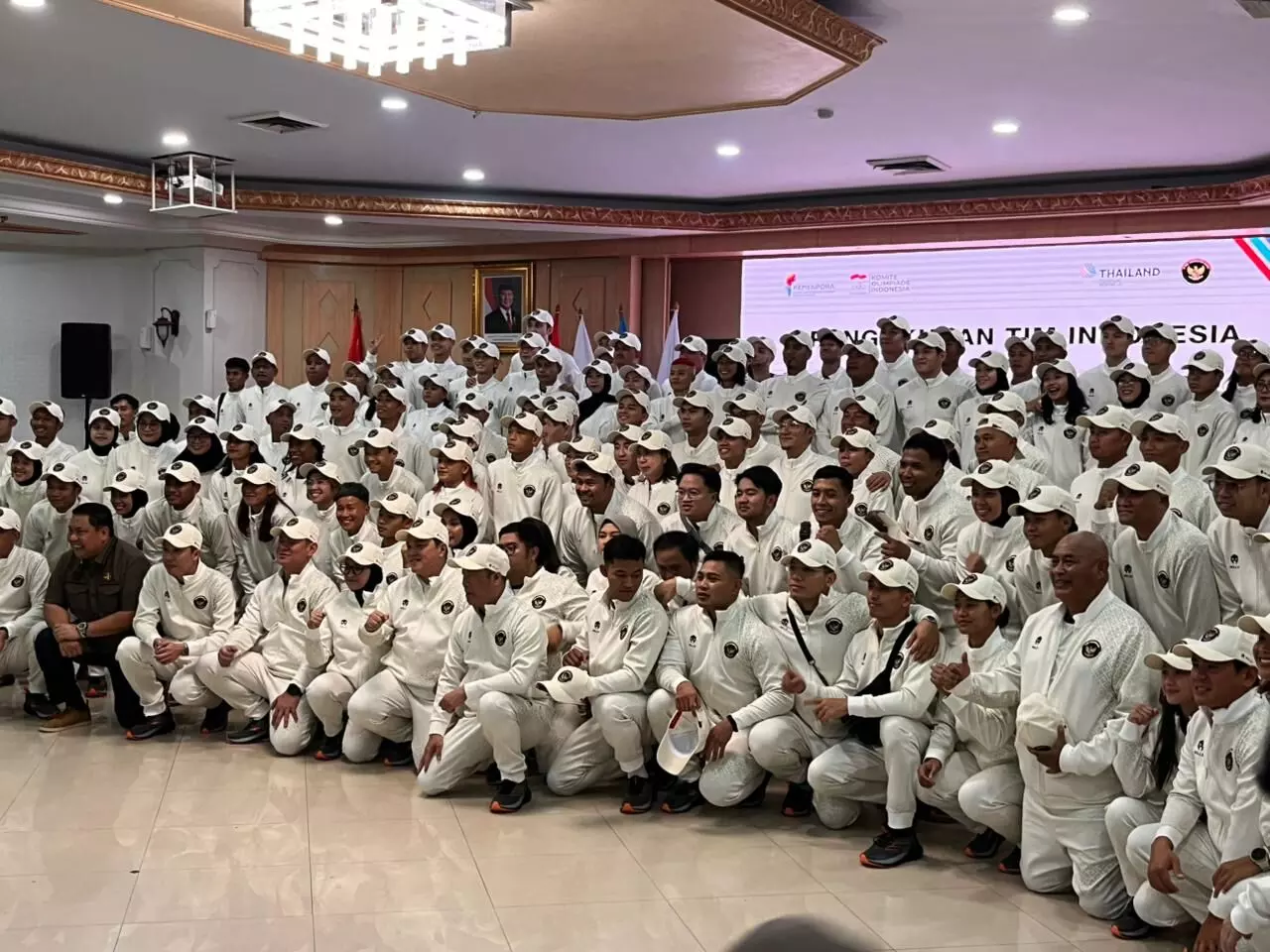 Tim Indonesia SEA Games Thailand 2025 dikukuhkan, Menpora: Jaga merah putih berkibar
