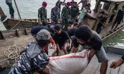 TNI AL kerahkan KRI Dr Soeharso untuk antar logistik ke Aceh TNI AL kerahkan KRI Dr Soeharso untuk antar logistik ke Aceh