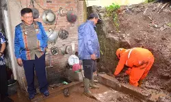 Hujan deras guyur Salatiga akibatkan talud longsor Hujan deras guyur Salatiga akibatkan talud longsor