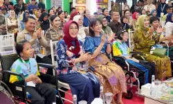 Selvi Gibran dan Fatma Saifullah di peringatan Hari Disabilitas Internasional 2025