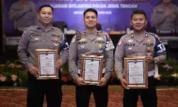 Polda Jateng beri penghargaan tiga personel Satlantas Polres Tegal ungkap kasus tabrak lari Polda Jateng beri penghargaan tiga personel Satlantas Polres Tegal ungkap kasus tabrak lari